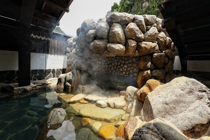Tắm khoáng onsen, trải nghiệm đang cực hot tại Quảng Ninh
