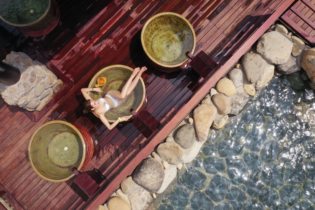 Tắm khoáng onsen, trải nghiệm đang cực hot tại Quảng Ninh