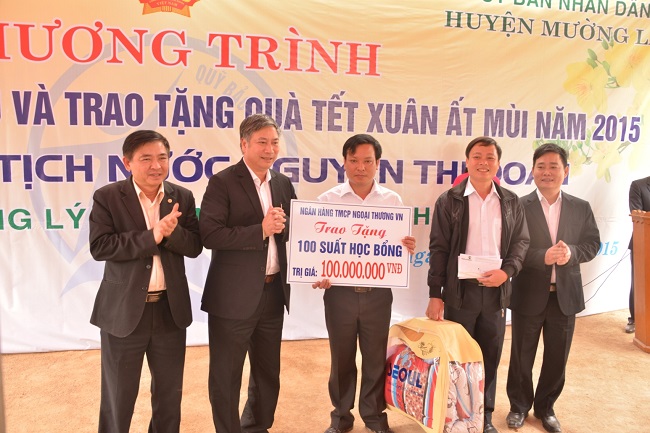 Vietcombank tặng nhà ở nội trú và học bổng cho học sinh Trường THCS Mường Lý (Thanh Hóa)