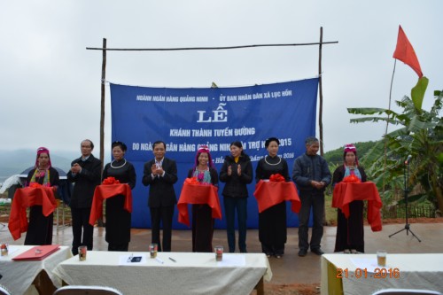 Ngành Ngân hàng Quảng Ninh hỗ trợ xây dựng đường NTM