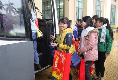 Hỗ trợ 5.000 vé xe cho sinh viên, công nhân, người lao động về quê đón Tết