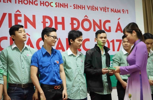 Sinh viên Đại học Đông Á đón chào APEC 2017