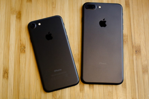 Gần Tết, iPhone xách tay đua giảm giá
