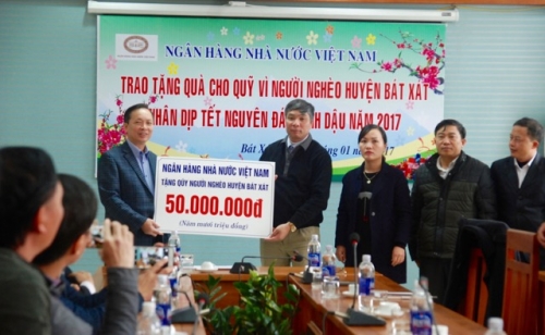 NHNN trao hơn 1000 suất quà Tết cho đồng bào và chiến sỹ huyện Bát Xát