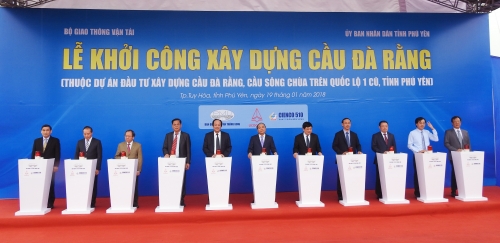 Thủ tướng Nguyễn Xuân Phúc bấm nút khởi công xây dựng cầu Đà Rằng