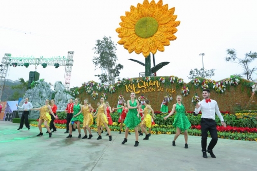 Kỳ quan năm châu hội tụ bên vịnh di sản Hạ Long tại lễ hội hoa lớn chưa từng có