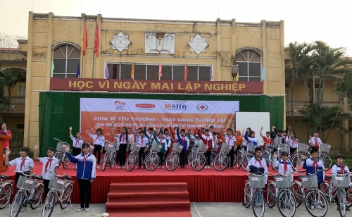 SHB và Dai-Ichi Life Việt Nam trao tặng 330 xe đạp cho học sinh có hoàn cảnh khó khăn