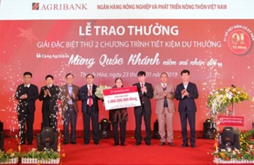 Agribank trao thưởng sổ tiết kiệm 1 tỷ đồng cho khách hàng trúng giải