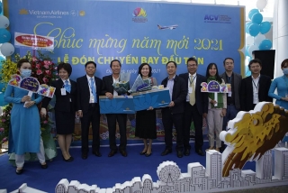Đà Nẵng đón chuyến bay đầu tiên trong năm mới 2021