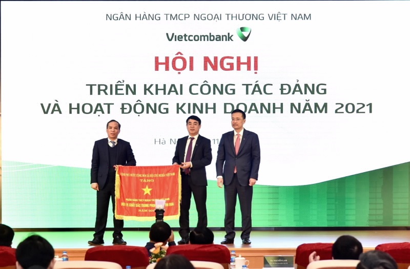 vietcombank trien khai dong bo cac giai phap ho tro dong hanh cung doanh nghiep nguoi dan on dinh san xuat kinh doanh