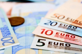 ECB cần tiếp tục tăng mạnh lãi suất