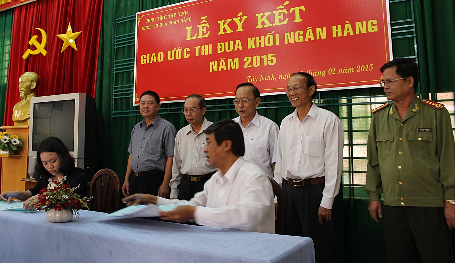 Khối Thi đua Ngân hàng Tây Ninh ký kết giao ước thi đua năm 2015