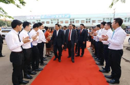 Nguyên Chủ tịch nước Trương Tấn Sang thăm và làm việc tại Sacombank Lào