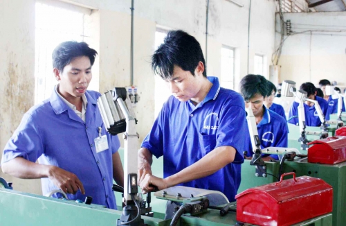 Làm sao để lao động Việt không còn là… “nhân công giá rẻ”