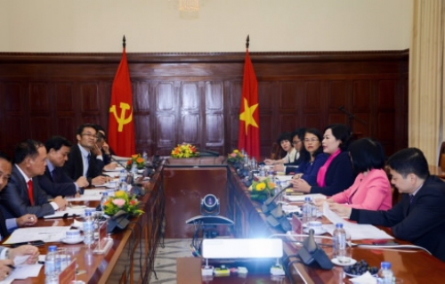NHTW hai nước Việt Nam - Lào trao đổi kinh nghiệm điều hành CSTT