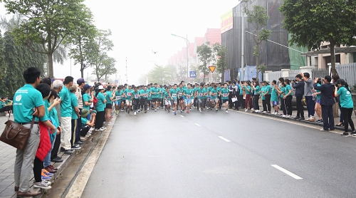Hơn 1000 người tham gia giải chạy tại Khu đô thị Dương Nội