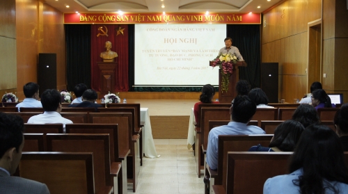 Tuyên truyền về học tập tấm gương đạo đức Hồ Chí Minh cho cán bộ công đoàn