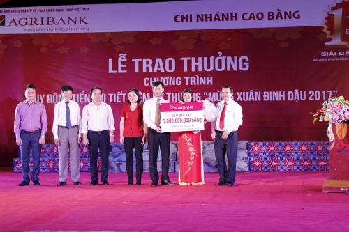 Agribank trao Giải đặc biệt 1 tỷ đồng cho khách hàng tại Cao Bằng