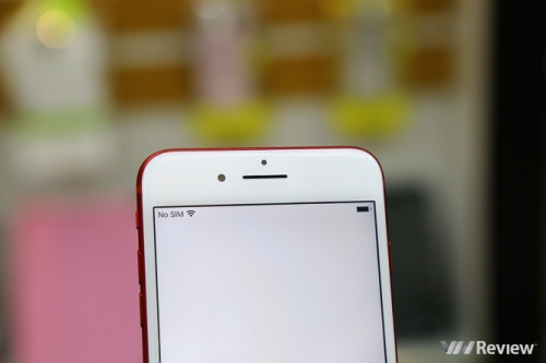 Trên tay iPhone 7 Plus màu đỏ đầu tiên tại Hà Nội, giá trên 24 triệu đồng