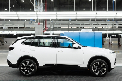 VinFast hoàn thành sản xuất thử nghiệm chiếc xe Lux SUV đầu tiên