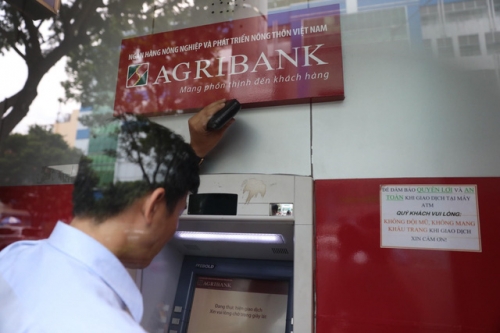 Đến máy ATM “Gửi niềm tin, nhận tài lộc”