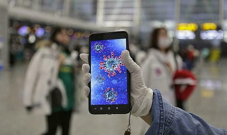 Virus corona có thể sống 96 tiếng trên màn hình smartphone