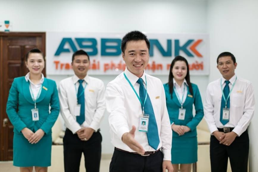 ABBANK ủng hộ thêm 2 tỷ đồng hỗ trợ bệnh viện Bạch Mai chống dịch Covid-19