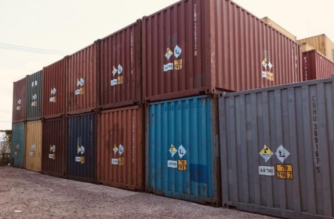 phat hien 25 container buon lau tinh quang co chat phong xa