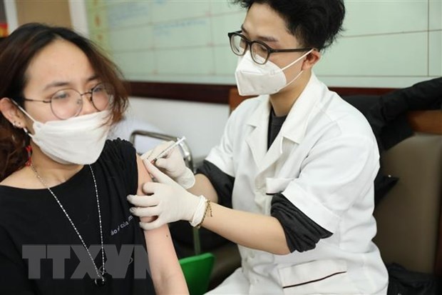 https://cdn.thoibaonganhang.vn/stores/news_dataimages/minhvl/032022/24/18/2536_ttxvn_tiem_vaccine_1.jpg