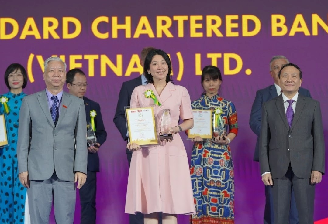 Standard Chartered Việt Nam được vinh danh “Ngân hàng nước ngoài xuất sắc nhất Việt Nam”