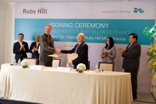 Loi Hein và Dragon Capital ký kết hợp tác kinh doanh