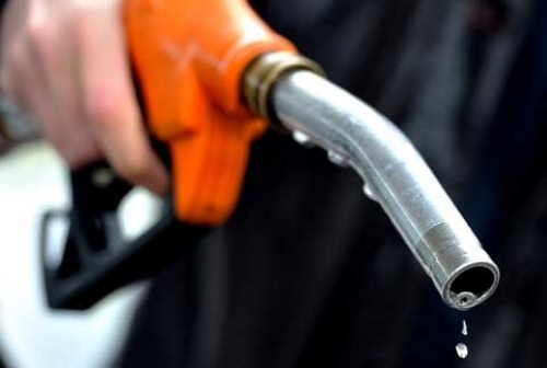 Giá xăng không thay đổi, giá dầu diesel tăng 380 đồng/lít