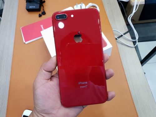 iPhone 8 Plus màu đỏ chính hãng lên kệ, giá 23 triệu đồng