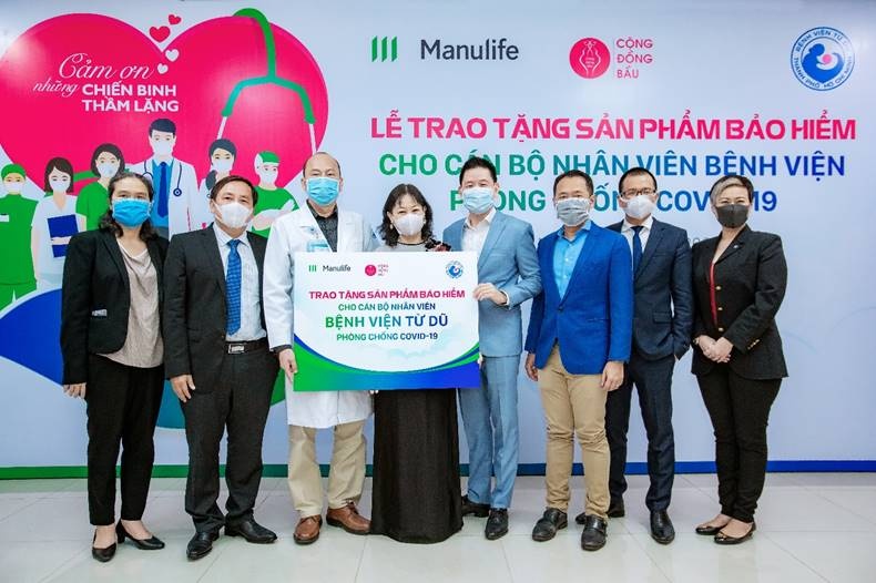 Manulife Việt Nam tri ân đội ngũ bác sĩ thông qua món quà bảo vệ