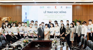 AES Việt Nam trao tặng học bổng Năng lượng Tương lai AES cho sinh viên ngành điện