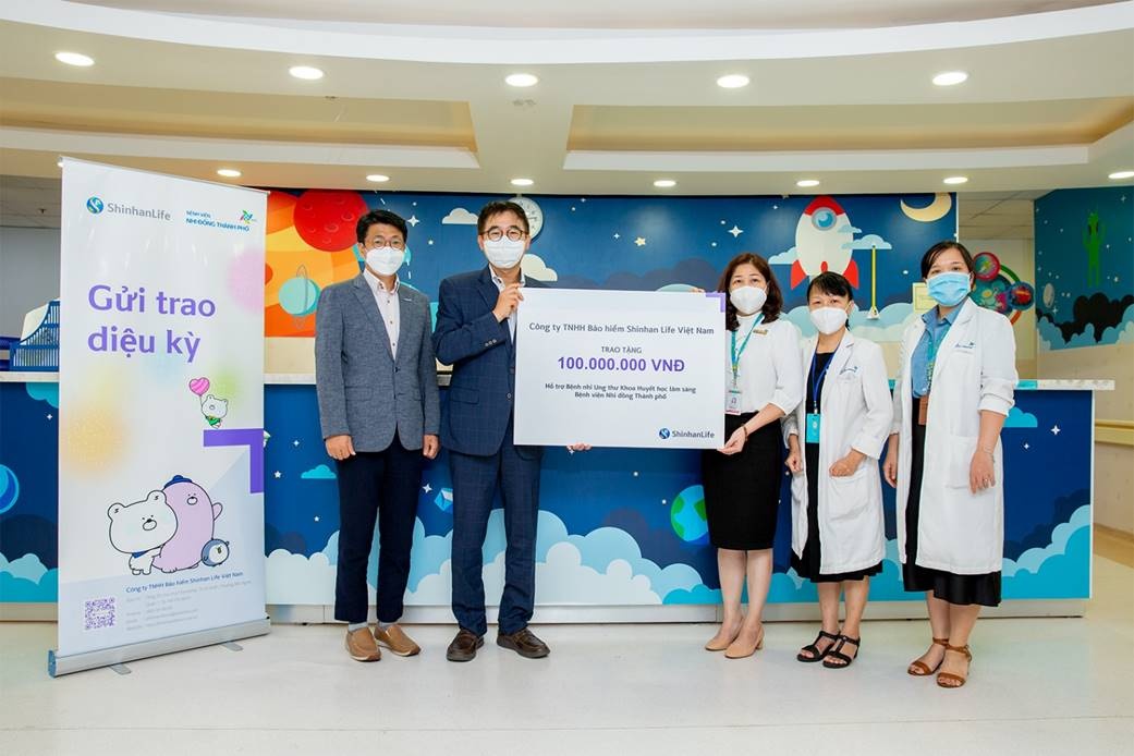 Shinhan Life Việt Nam hỗ trợ bệnh nhi ung thư máu Bệnh viện Nhi đồng TP.HCM