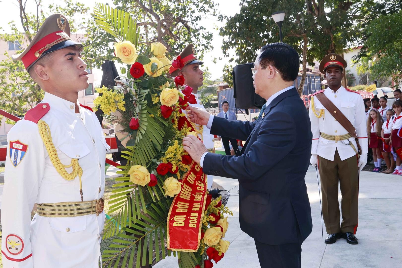 cuba doi ten cong vien hoa binh thanh cong vien ho chi minh