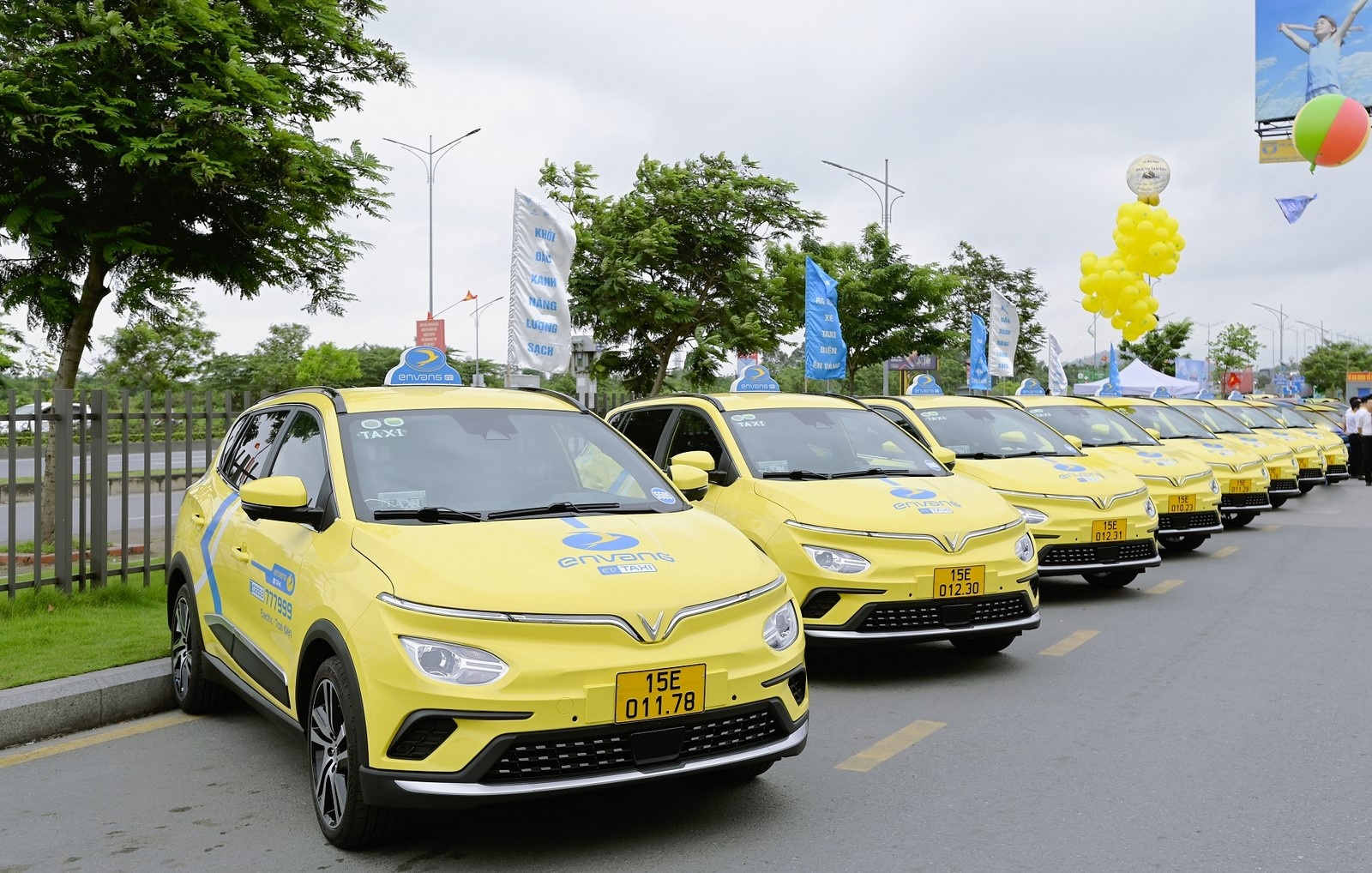 en vang mua va thue 150 xe o to dien vinfast ra mat dich vu taxi dien dau tien tai hai phong