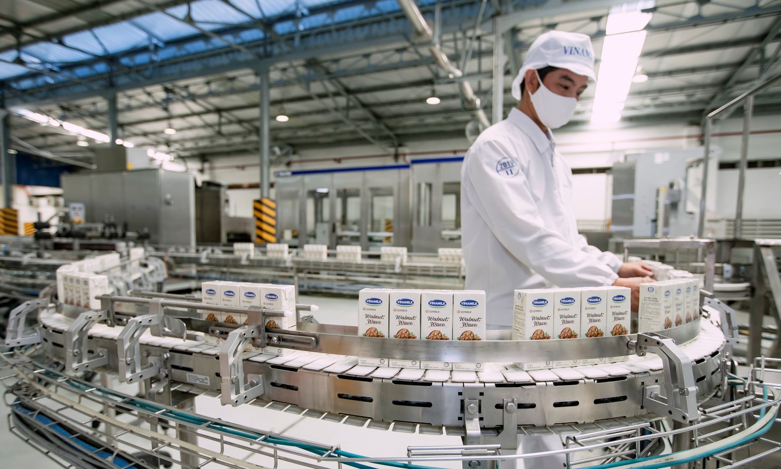 Với 13 nhà máy hiện đại, Vinamilk hiện có thể sản xuất hơn 28 triệu hộp sữa mỗi ngày