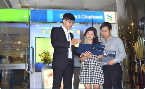 Standard Chartered Việt Nam nhận danh hiệu “Tập thể lao động xuất sắc”