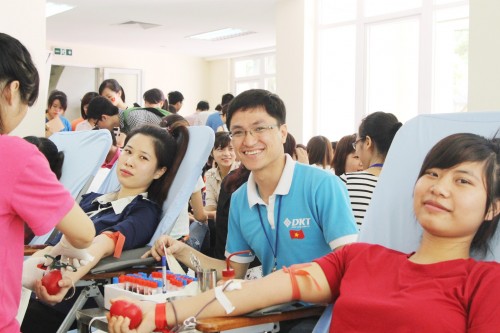 Dân văn phòng hiến máu vì bệnh nhân Thalassemia