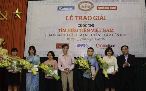 Trao giải Cuộc thi “Tìm hiểu về tiền Việt Nam”
