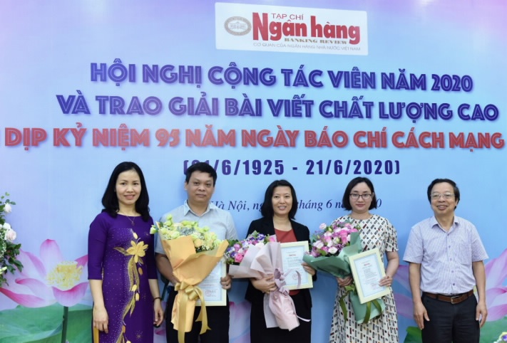 Tạp chí Ngân hàng trao giải bài viết chất lượng cao nhân dịp kỷ niệm 95 năm ngày báo chí Cách mạng Việt Nam 21/6