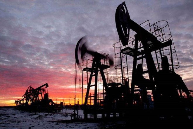 OPEC+ đồng ý tăng sản lượng nhanh hơn dự kiến