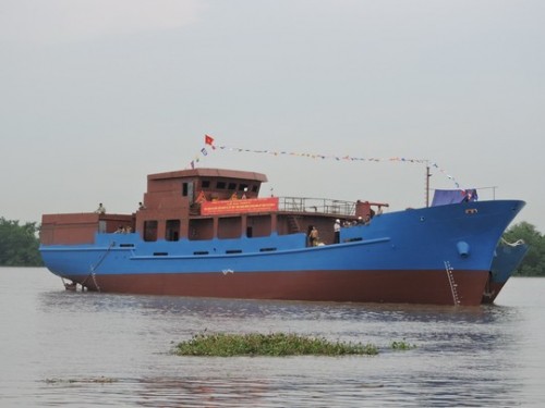Quảng Ngãi: Tàu dịch vụ nghề cá vay vốn “67” đã được hạ thủy