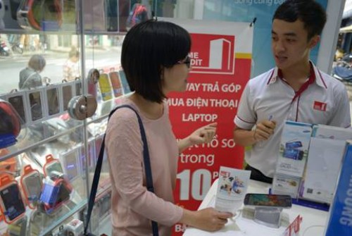 Gần 70% người mua điện thoại trả góp