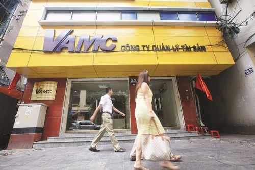 Bán nợ cho VAMC, ngân hàng khó rảnh rang