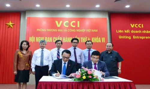 VCCI và HoSE chia sẻ kinh nghiệm phát triển bền vững DN