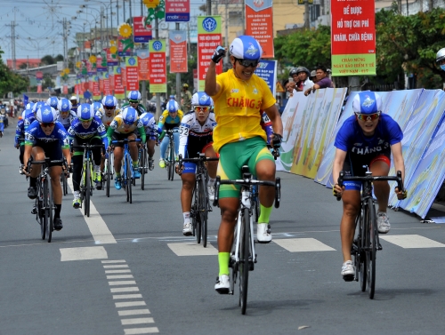 Nguyễn Thị Thật “vô đối” ở giải đua xe đạp nữ An Giang