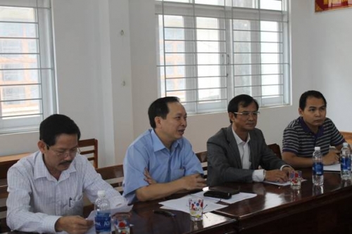 Phó Thống đốc Đào Minh Tú khảo sát cho vay tái canh cà phê tại Gia Lai